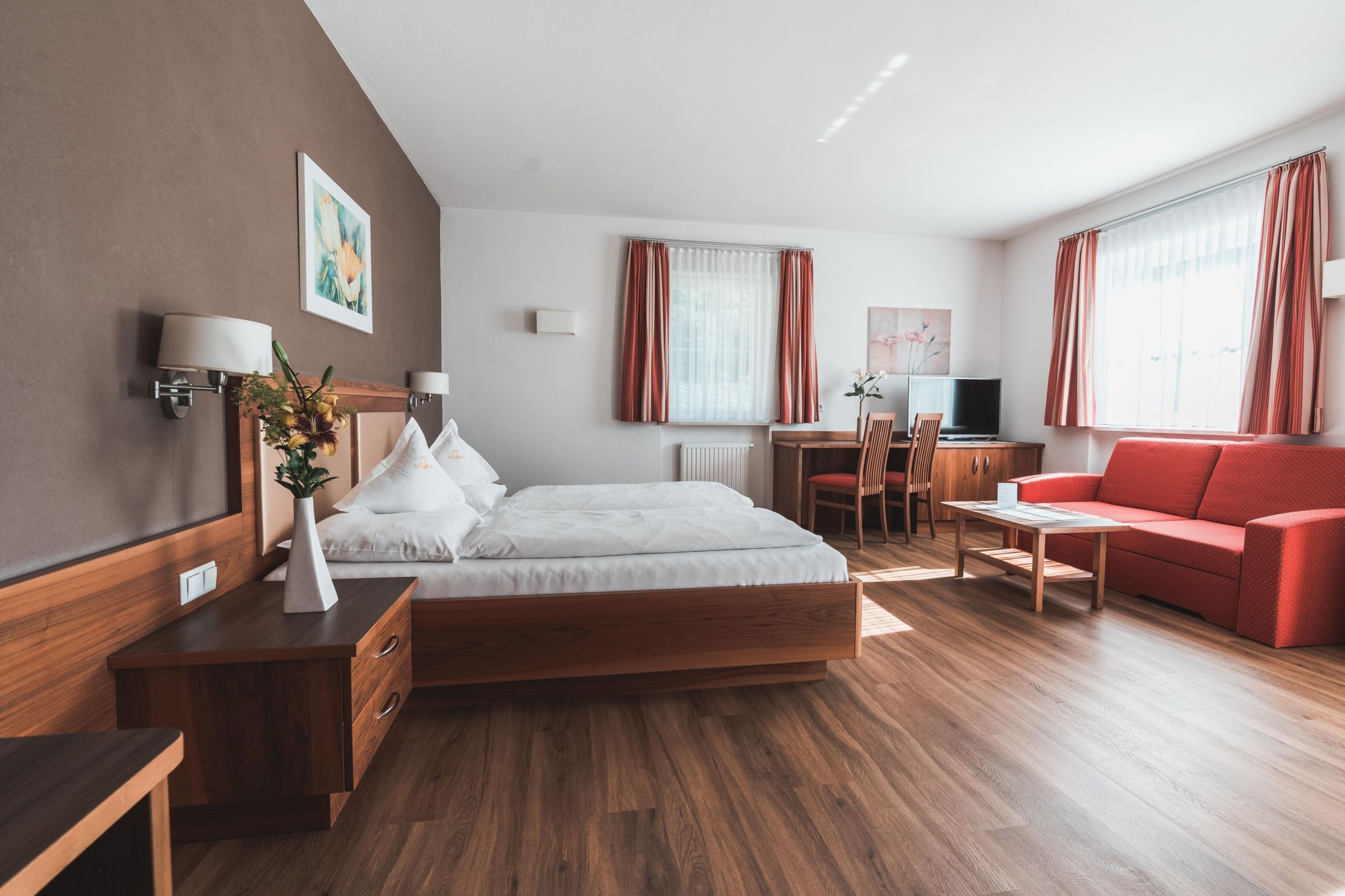 Helles Doppelzimmer Sonneck Deluxe mit Doppelbett – Hotel Am Sonneck